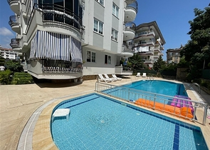 Трехкомнатная меблированная квартира в районе Оба