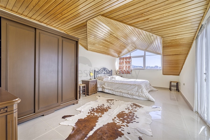 Просторный пентхаус от собственника планировкой 3+1 в районе Оба