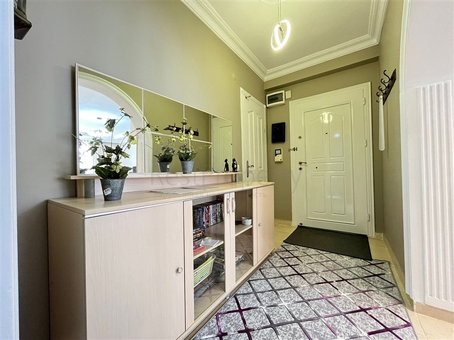 Трехкомнатная меблированная квартира в районе Оба