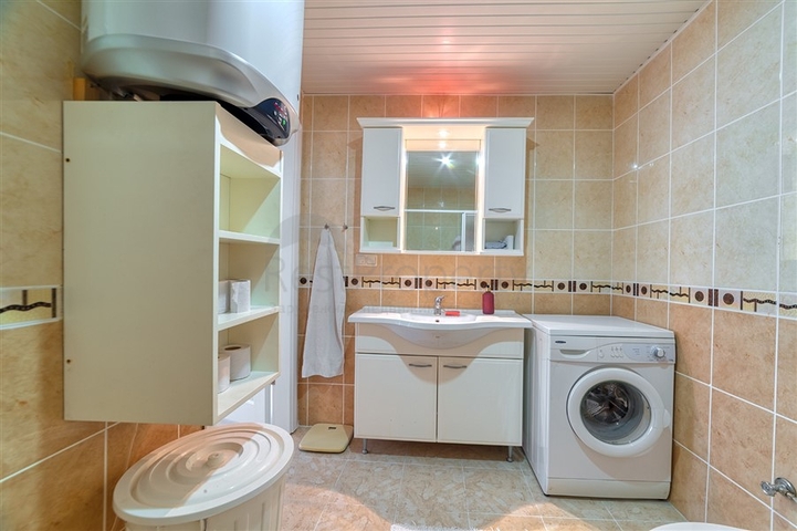 Трехкомнатная меблированная квартира в районе Оба