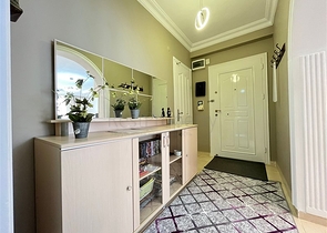 Трехкомнатная меблированная квартира в районе Оба