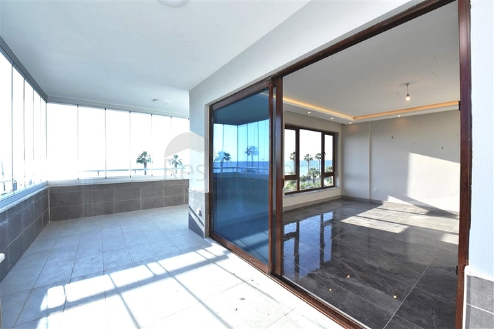 Пентхаус 3+1 с видом на Средиземное море в Махмутларе