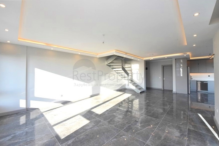 Пентхаус 3+1 с видом на Средиземное море в Махмутларе