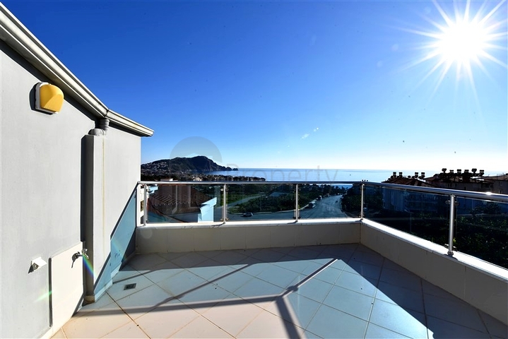 Квартира 2+1 с панорамным видом на море в районе пляжа Клеопатры