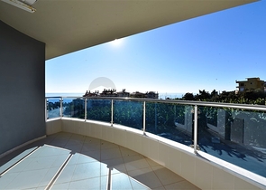 Квартира 2+1 с панорамным видом на море в районе пляжа Клеопатры