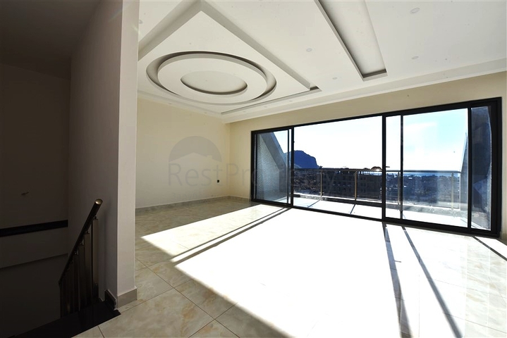 Пентхаус 2+1 с видом на море на Клеопатре