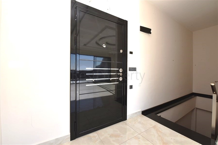 Пентхаус 2+1 с видом на море на Клеопатре