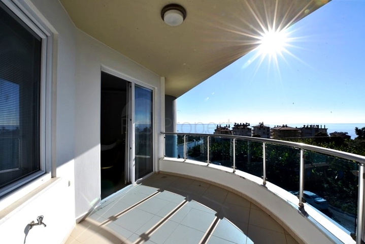 Пентхаус планировкой 2+1 на Клеопатре