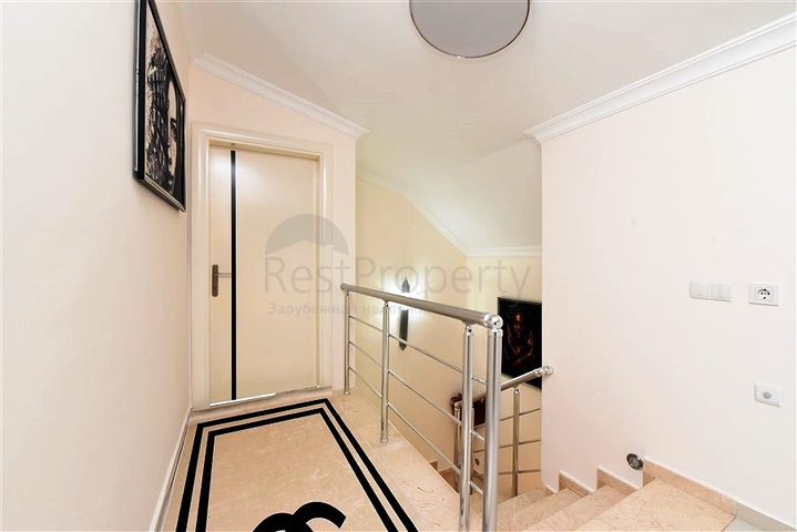 Пентхаус планировкой 2+1 на Клеопатре