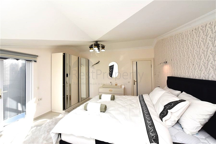 Пентхаус планировкой 2+1 на Клеопатре