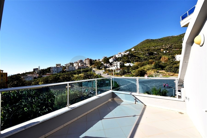 Пентхаус планировкой 2+1 на Клеопатре