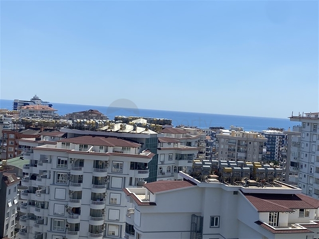 Пентхаус с панорамным видом на море в районе Тосмур