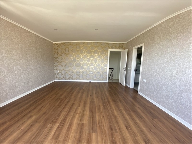 Пентхаус с панорамным видом на море в районе Тосмур