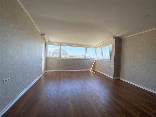 Пентхаус с панорамным видом на море в районе Тосмур