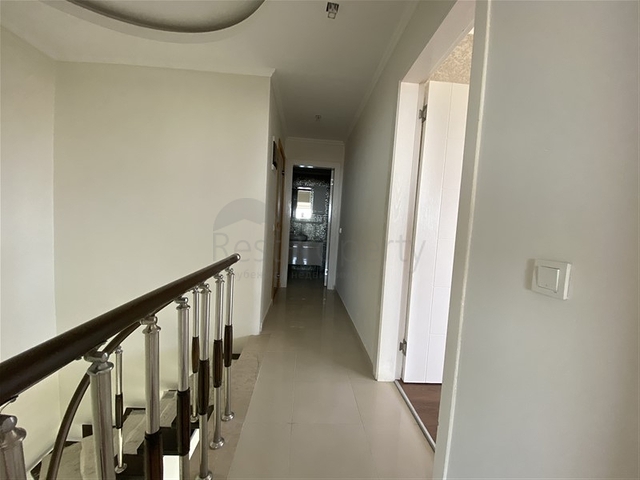 Пентхаус с панорамным видом на море в районе Тосмур