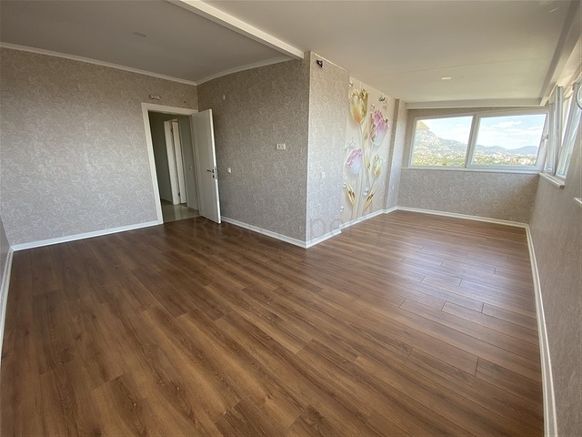 Пентхаус с панорамным видом на море в районе Тосмур