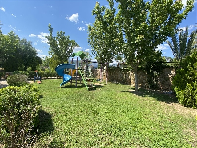 Пентхаус с панорамным видом на море в районе Тосмур