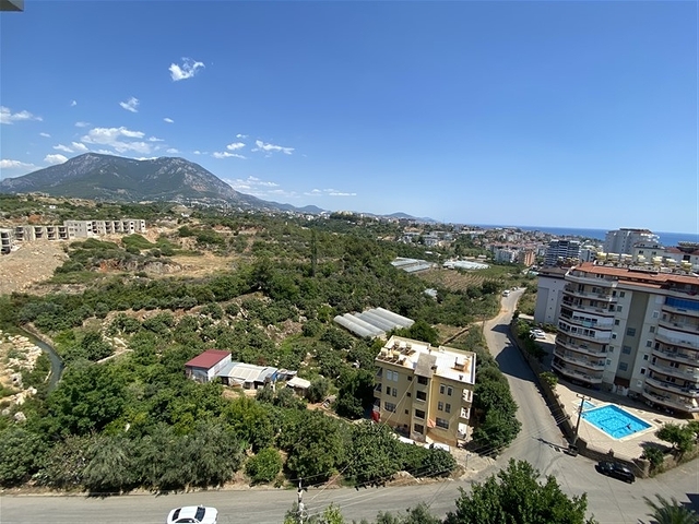 Пентхаус с панорамным видом на море в районе Тосмур