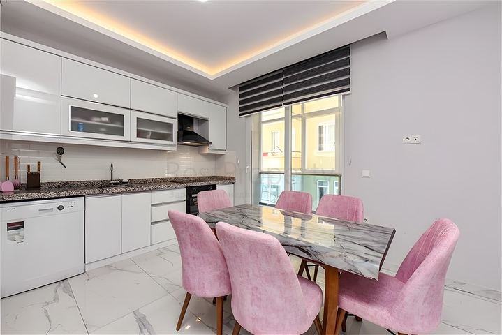 Квартира планировки 2+1 с отдельной кухней в новом доме 