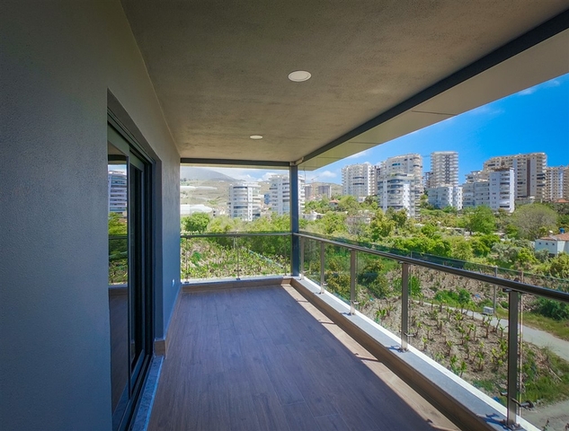 Большая вилла 4+2 в знаменитом районе Махмутлар