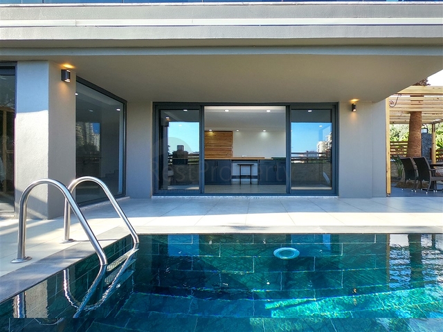 Большая вилла 4+2 в знаменитом районе Махмутлар