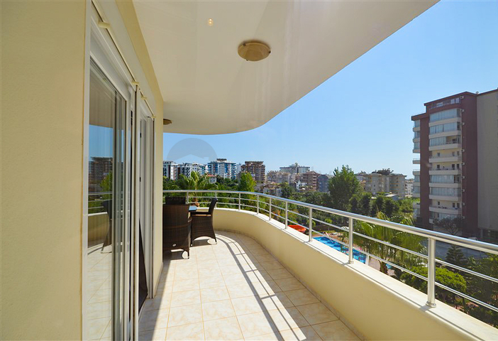 Просторная квартира 3+1 в районе Тосмур