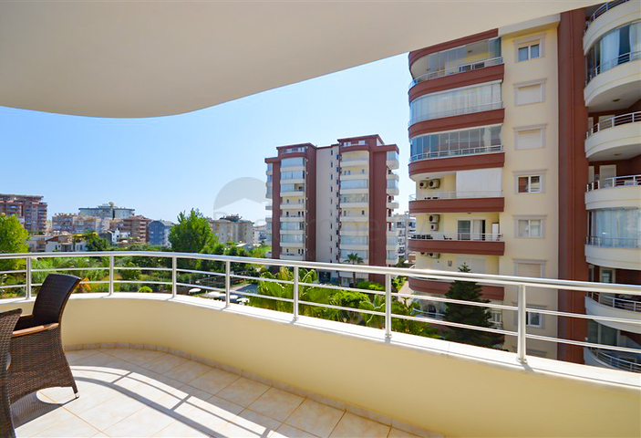 Просторная квартира 3+1 в районе Тосмур