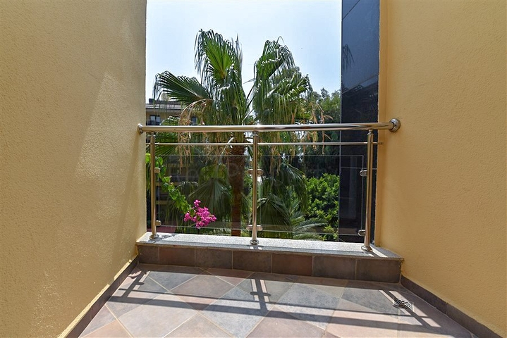 Меблированная квартира 2+1 в комплексе на первой береговой линии в центре Алании