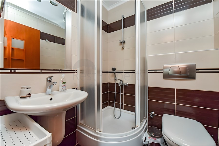 Меблированная квартира 2+1 в комплексе на первой береговой линии в центре Алании