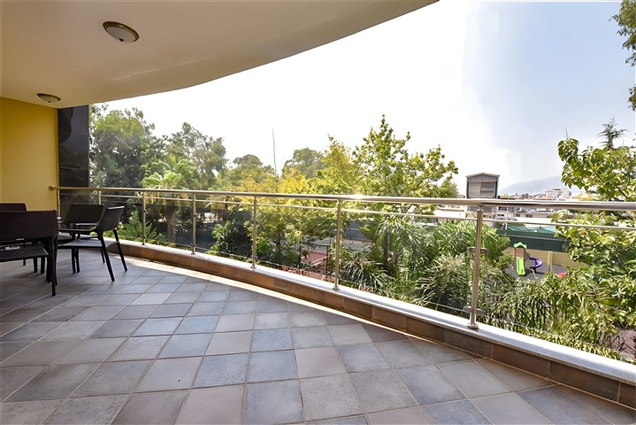 Меблированная квартира 2+1 в комплексе на первой береговой линии в центре Алании