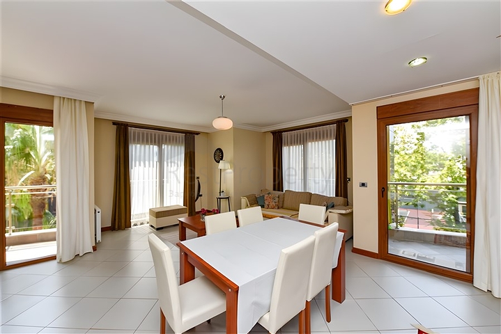 Меблированная квартира 2+1 в комплексе на первой береговой линии в центре Алании