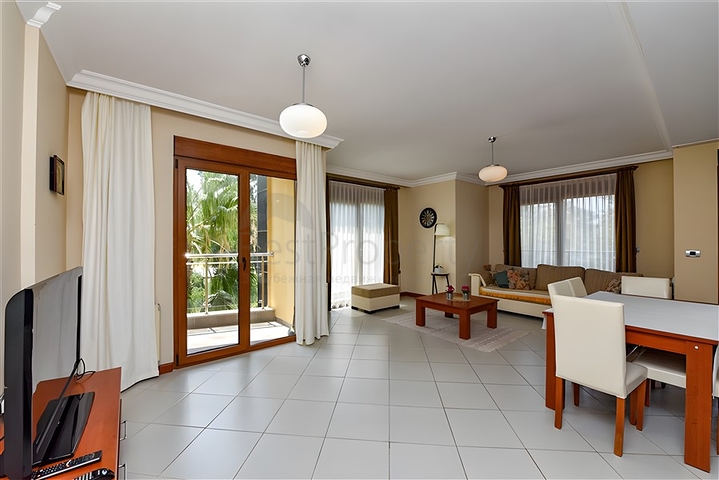 Меблированная квартира 2+1 в комплексе на первой береговой линии в центре Алании