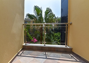 Меблированная квартира 2+1 в комплексе на первой береговой линии в центре Алании