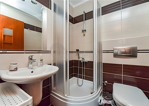 Меблированная квартира 2+1 в комплексе на первой береговой линии в центре Алании