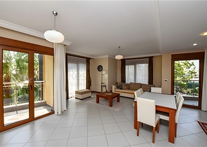 Меблированная квартира 2+1 в комплексе на первой береговой линии в центре Алании