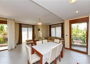 Меблированная квартира 2+1 в комплексе на первой береговой линии в центре Алании