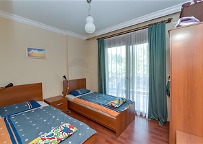 Меблированная квартира 2+1 в комплексе на первой береговой линии в центре Алании