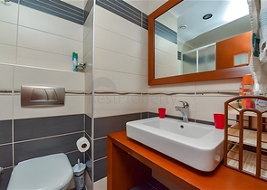 Меблированная квартира 2+1 в комплексе на первой береговой линии в центре Алании