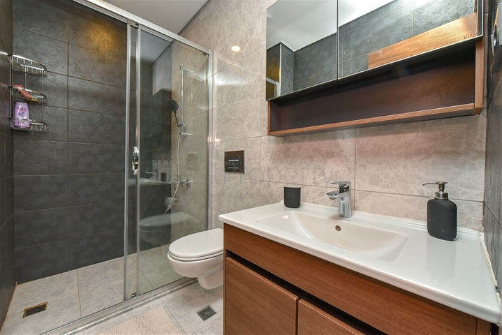 Большая квартира в аренду в комплексе с отельной инфраструктурой в районе Махмутлар! 