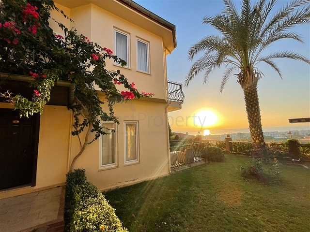 Вилла планировкой 3+1 в элитном районе Каргыджак с панорамным видом на море