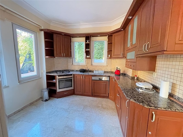 Вилла планировкой 3+1 в элитном районе Каргыджак с панорамным видом на море