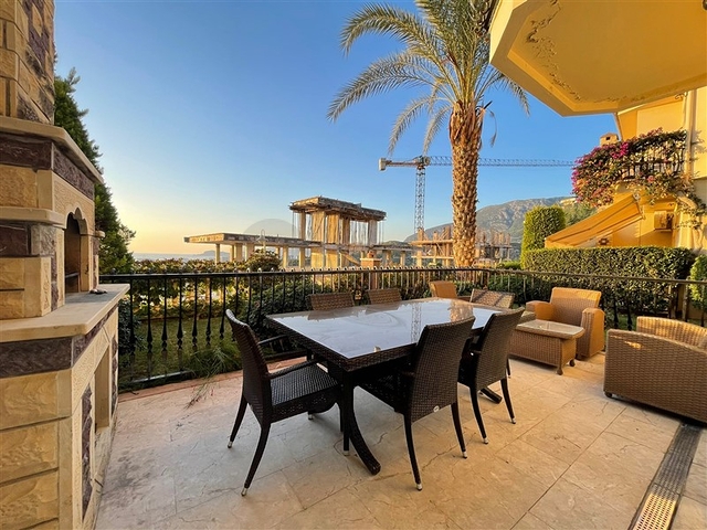 Вилла планировкой 3+1 в элитном районе Каргыджак с панорамным видом на море