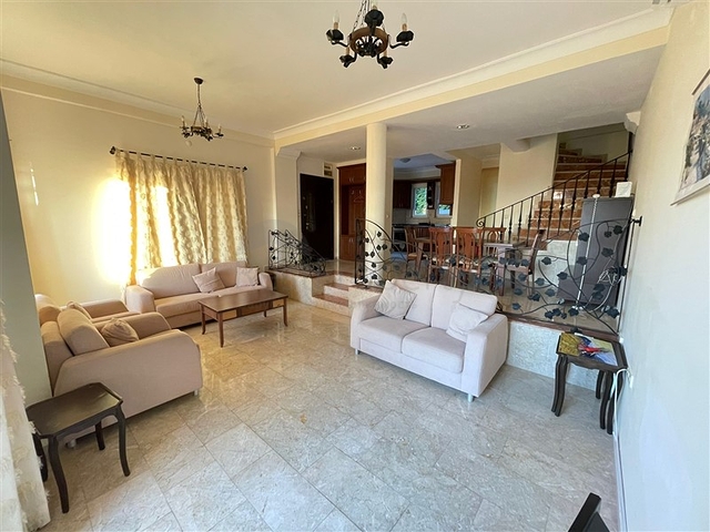 Вилла планировкой 3+1 в элитном районе Каргыджак с панорамным видом на море