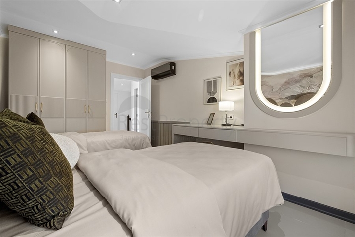 Пентхаус 4+1 с дизайнерским ремонтом и шикарным видом на море