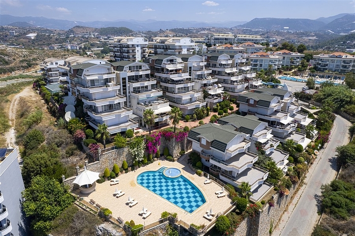 Пентхаус 4+1 с дизайнерским ремонтом и шикарным видом на море