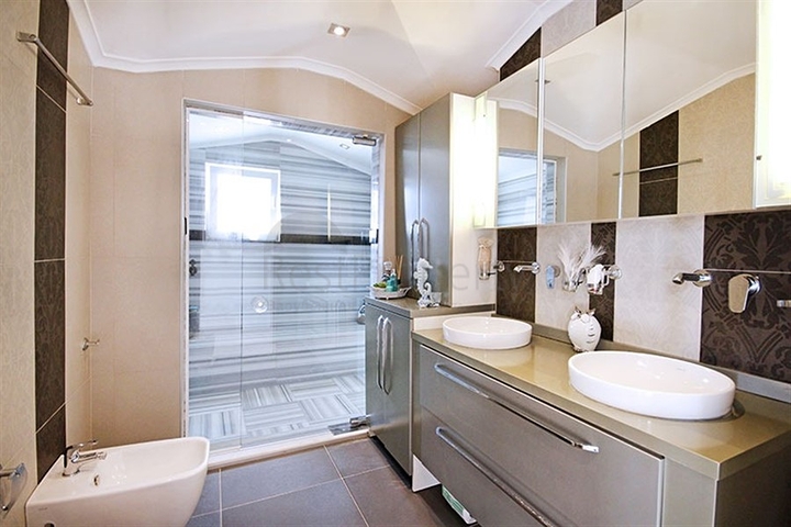 Пентхаус 4+1 с дизайнерским ремонтом и шикарным видом на море