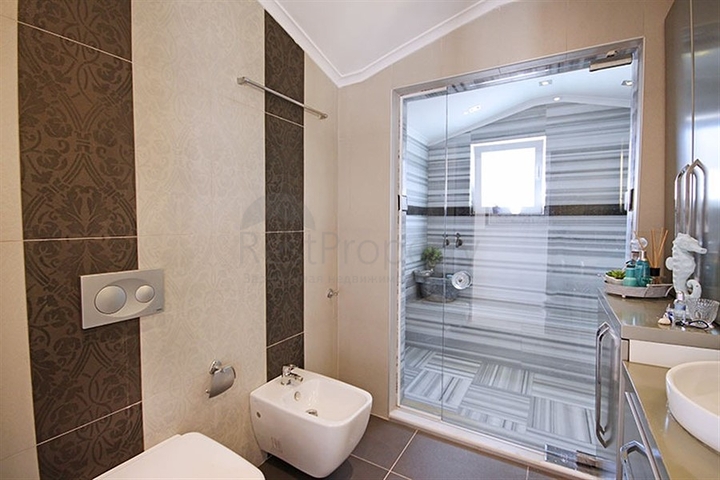 Пентхаус 4+1 с дизайнерским ремонтом и шикарным видом на море