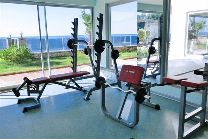 Пентхаус 4+1 с дизайнерским ремонтом и шикарным видом на море