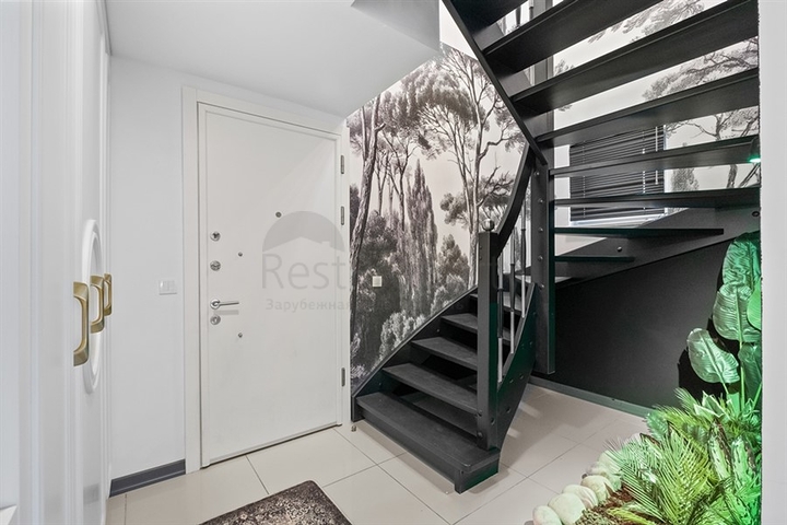 Пентхаус 4+1 с дизайнерским ремонтом и шикарным видом на море