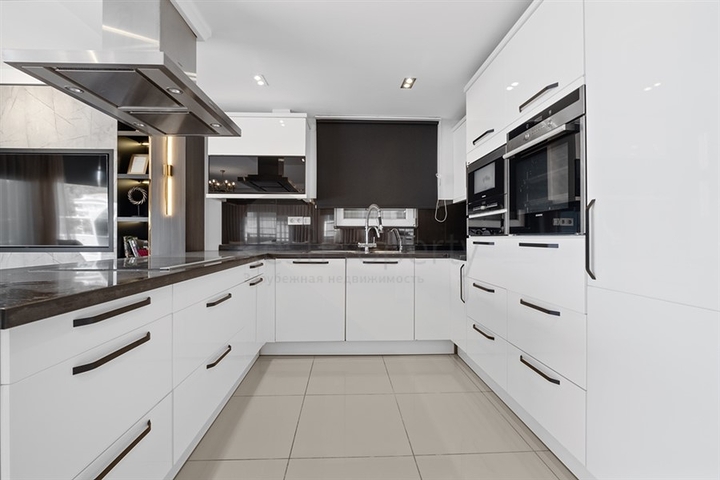 Пентхаус 4+1 с дизайнерским ремонтом и шикарным видом на море